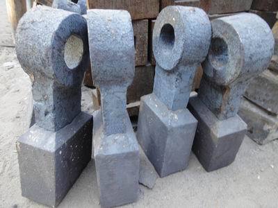 石頭的克星 復(fù)合式破碎機錘頭、耐磨顎板及異形配件